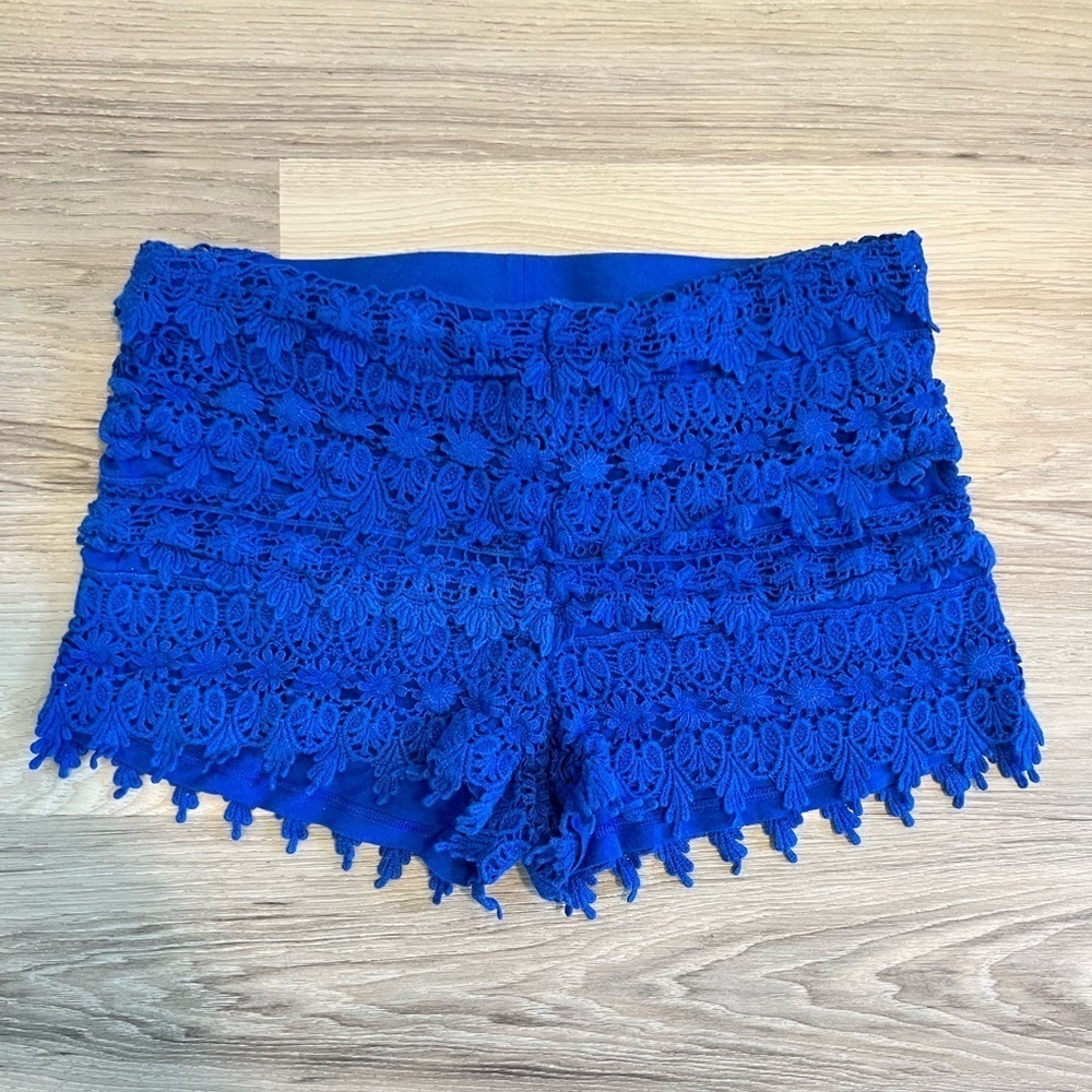 EXPRESS Blue Mid Rise Crochet Floral 100% Cotton Shorts - Size XS